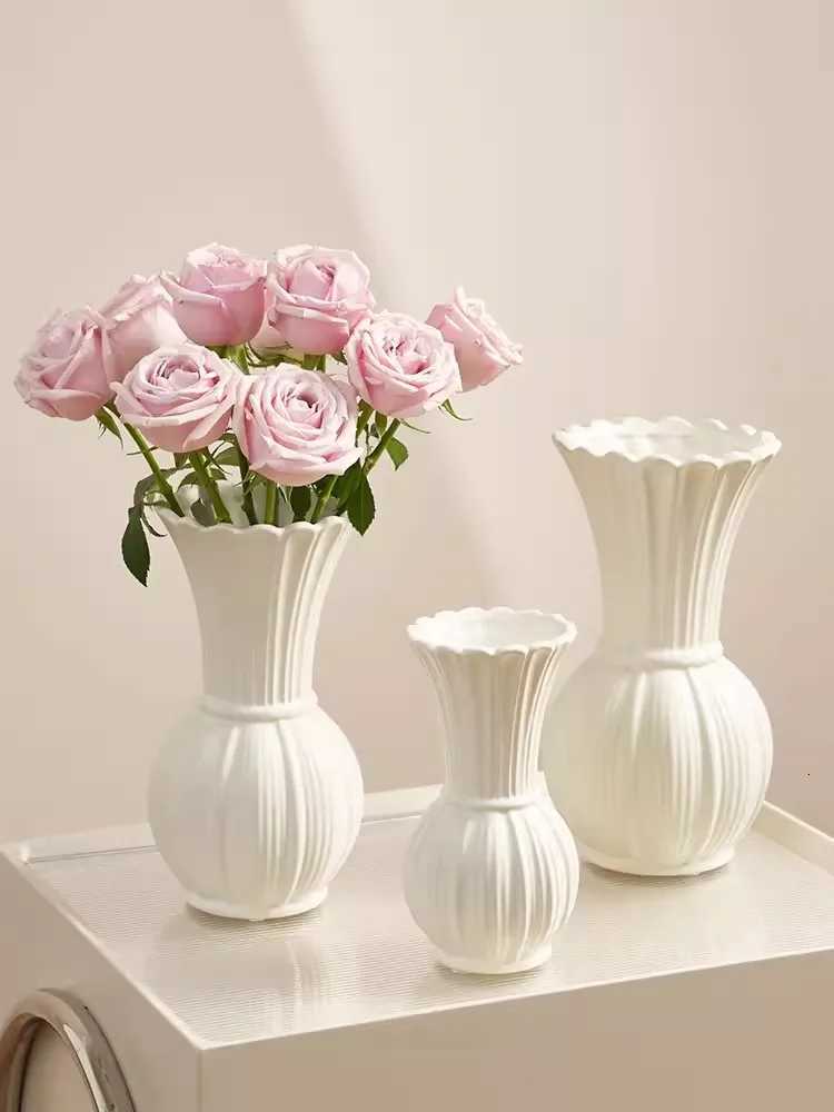 White gold painted cream style ceramic vase with advanced sense of water-based rose flower arrangement retro French style livin Y260314