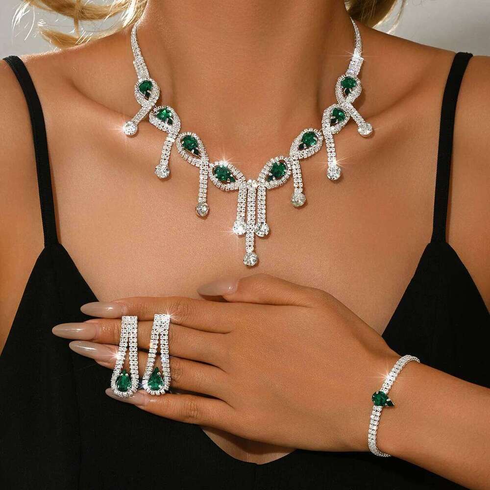 Bestselling exaggerated high-end Korean version full diamond retro necklace bracelet three piece set Z260313