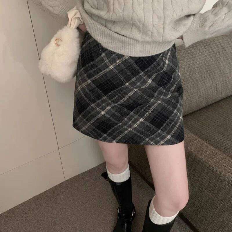 Vintage Woolen Checked Female 2025 New Streetwear Y2K Contrast Plaid Skirt Women Sexy Slim Fit Wrapped Hip Mini Skirts Z260314