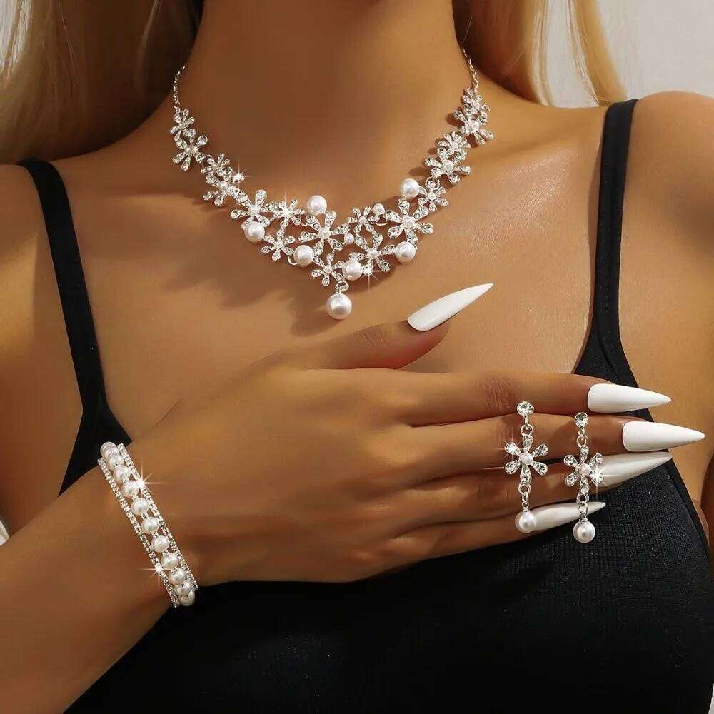 Elegant Rhinestone Jewelry Set Sparkling Vintage Pearl Ears Korean Style Alloy Flower Necklace Party Z260313