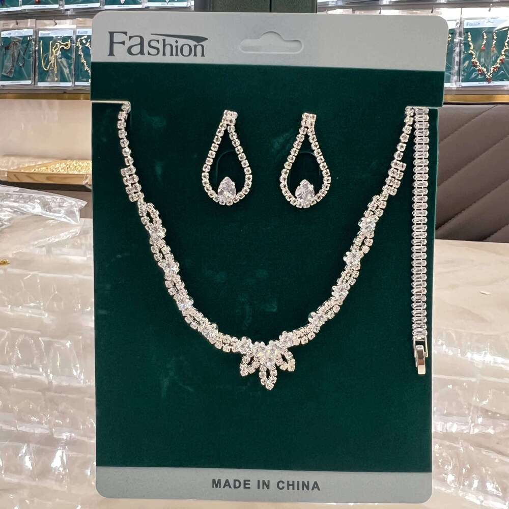 Women's fashionable exquisite claw design leaf collarbone chain set, elegant and high-end jewelry set Z260313