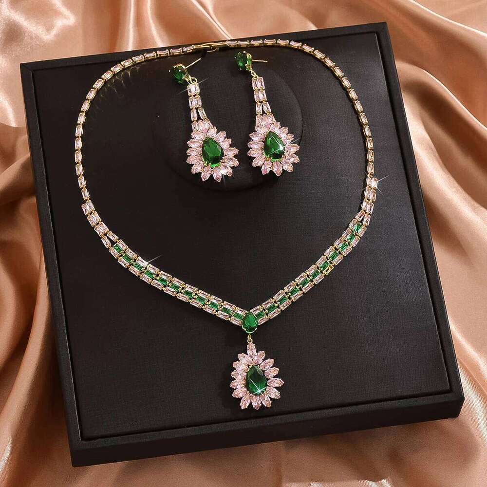 Women's Fashion Zircon Super Sparkling Water Drop Set, Luxurious Design and High End Jewelry for Women Z260313