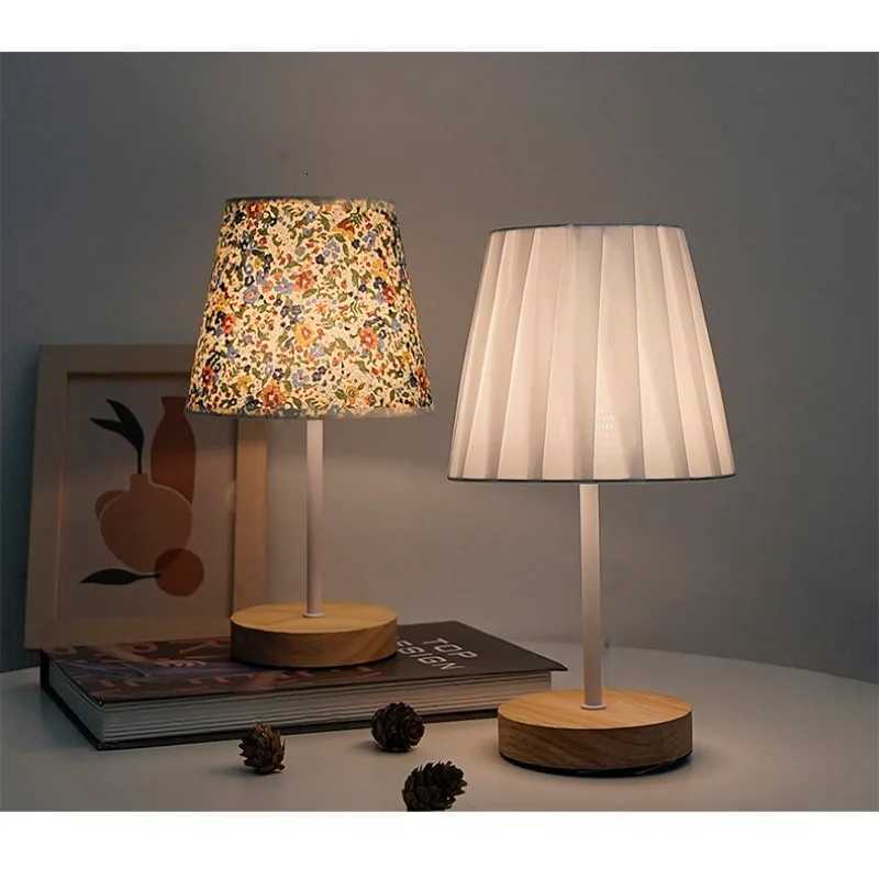Desk Lamp Wooden Base Linen Lampshade USB Plug in Bedside Night Light Warm Light Bedroom Living Room Decor Creative Atmosphere Y260314