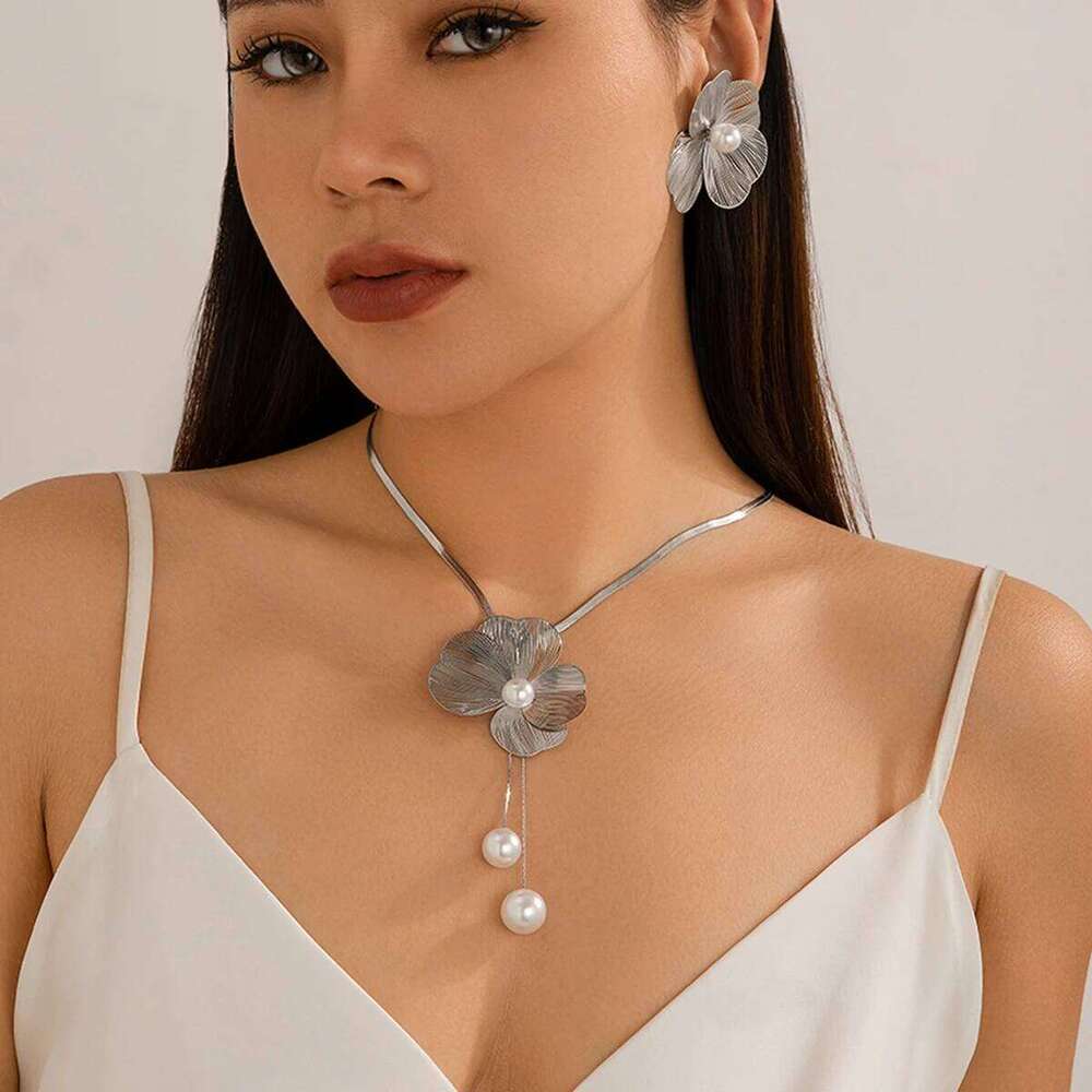 KunJoe 2Pcs Elegant Gold Color Flower Pendant Necklace Earring for Women Luxury Imitation Pearl Jewelry Set Neck Decoration Z260313