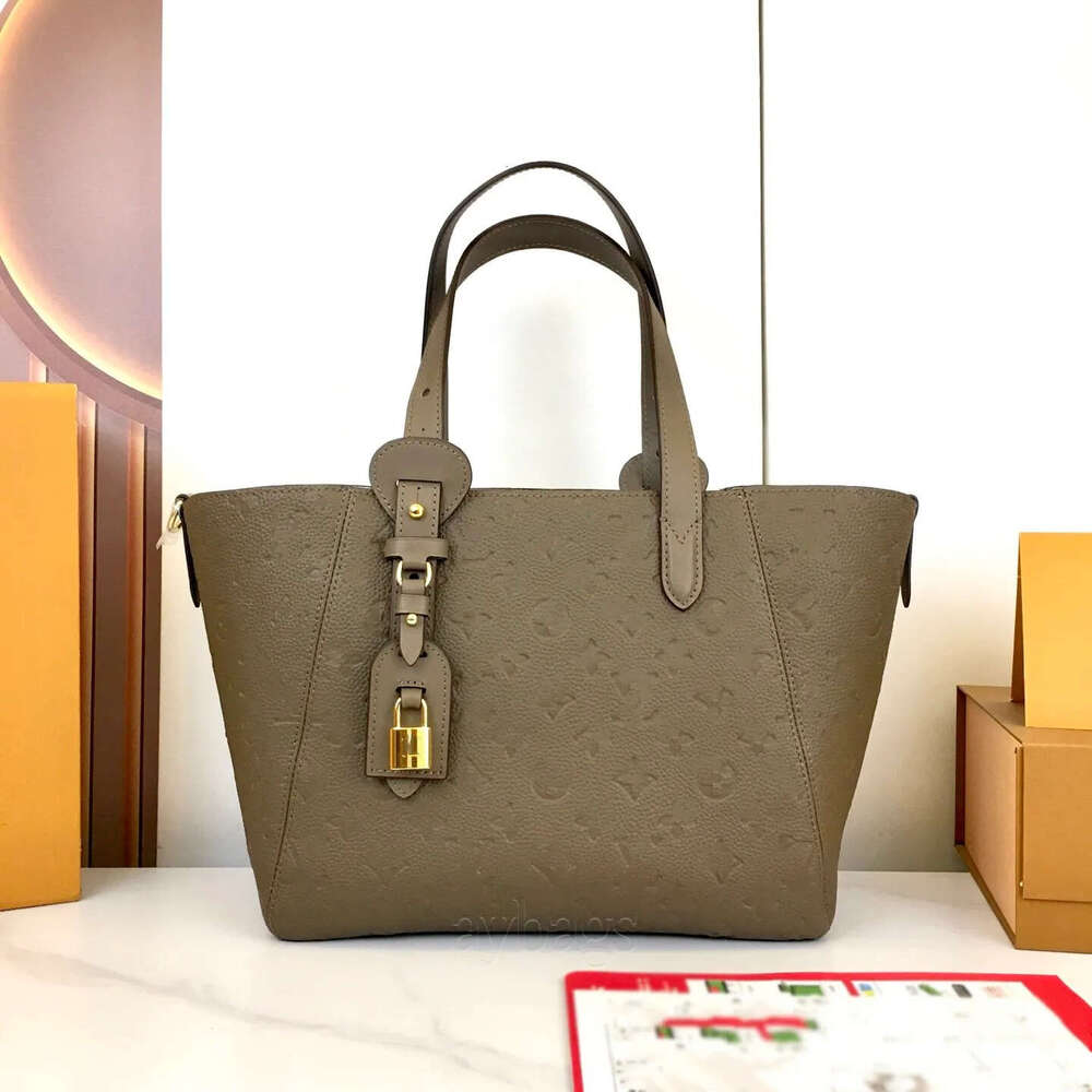 Tote Bag Designer Bag Exquisite Leisure Shoulder Bags Women Classic Embossed Monogram Lady Purse Letter Texture Leather Luxury Handbag Designer Crossbody Bags