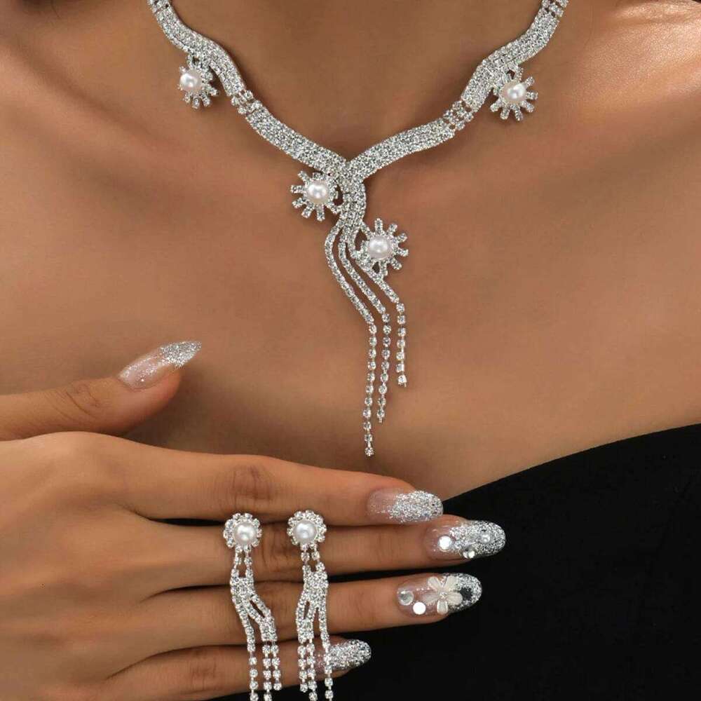 3PC Women's Fashion Sunflower Inlaid Diamond Necklace Earrings Set Light Luxury Style Design Jewelry Z260313