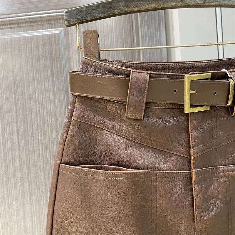 High waisted half body women's 2024 autumn winter new A-line retro PU short skirt, coffee leather skirt Z260314
