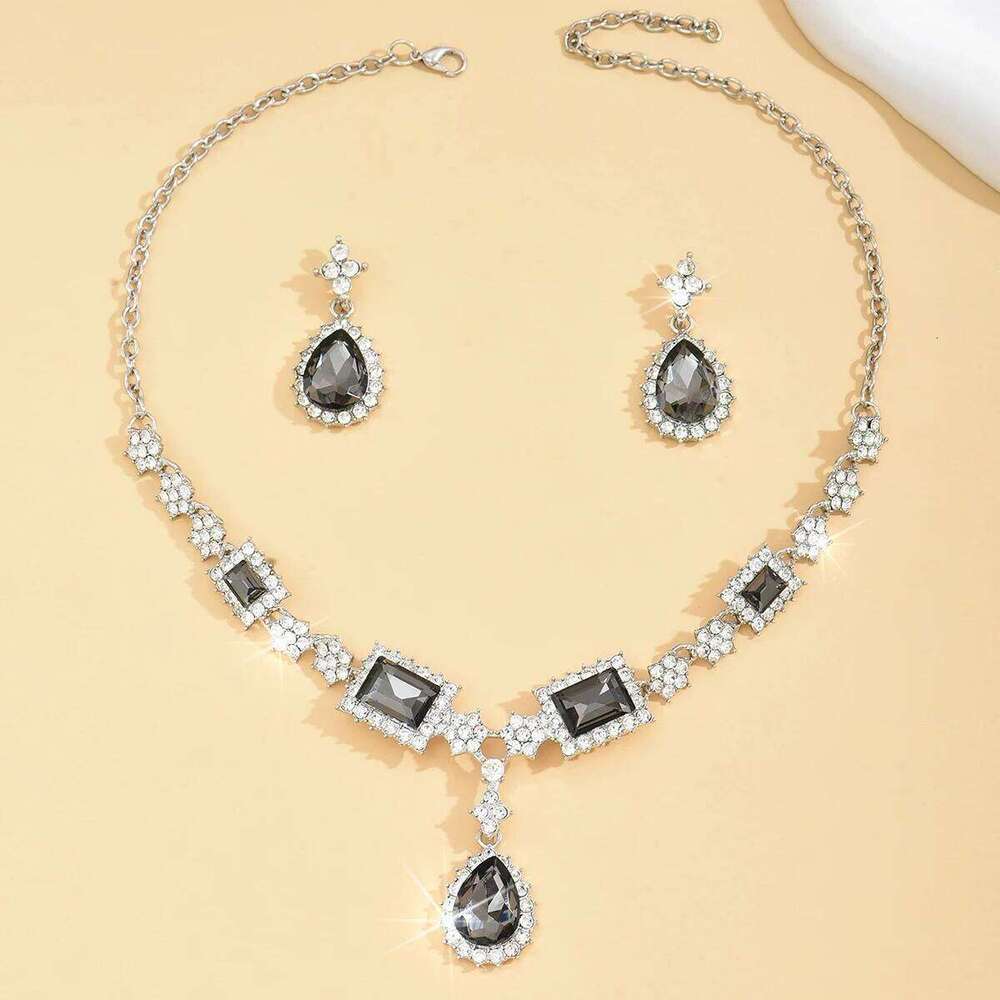 Exquisite diamond studded square water droplet necklace earring set, elegant temperament, collarbone chain, new light luxury hig Z260313