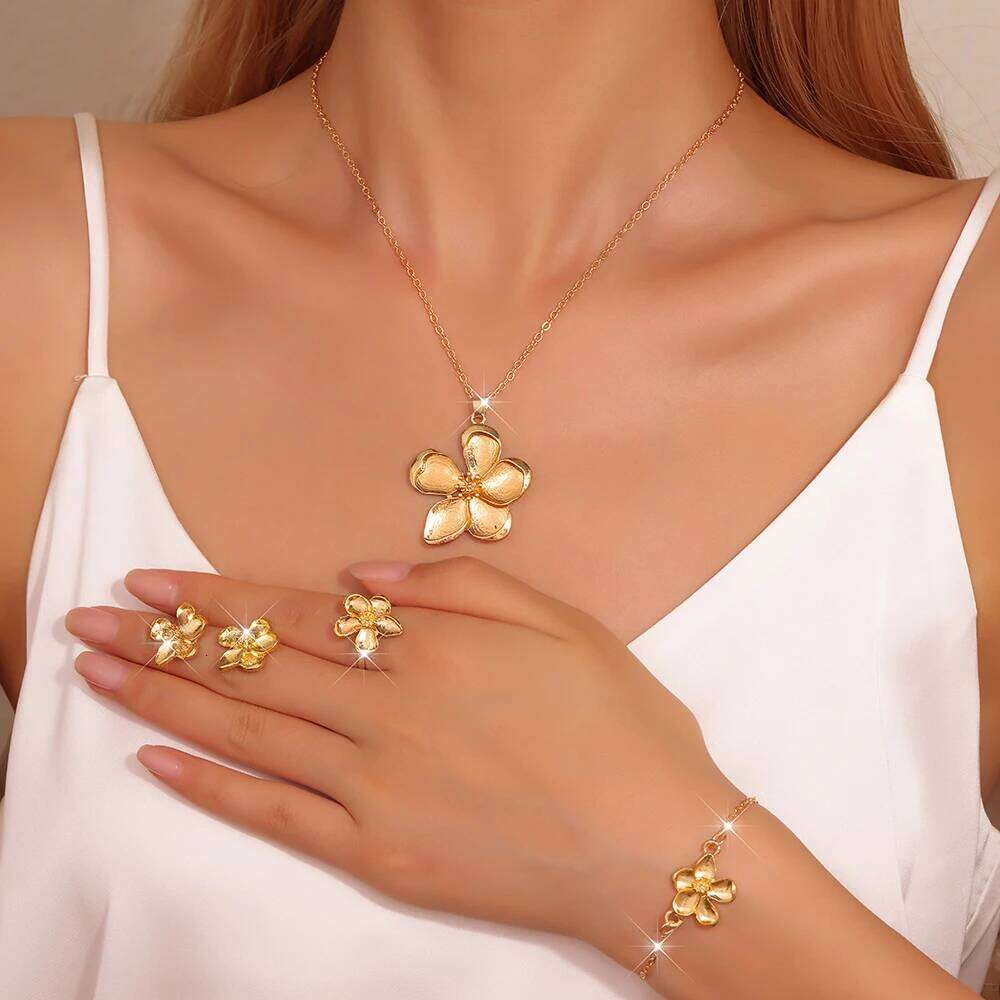 5pc/Set Trendy Metal 5-Petal Flower 3D Texture Pendant Earrings Ring Set, Sweet & Elegant Floral Flat Chain, Delicate Niche Desi Z260313
