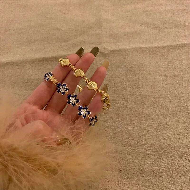 Golden Shell Retro Flower Women's Bracelet Light Luxury Versatile High End Unique Design Girlfriend Accessories Banquet Jewelry Z260313