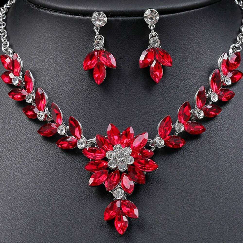 3pcs fashionable women's jewelry set with crystal contrasting flower necklace earrings and evening dress accessories Z260313