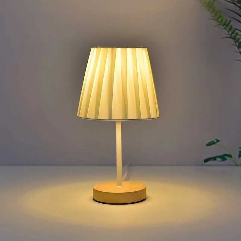 Desk Lamp Wooden Base Linen Lampshade USB Plug in Bedside Night Light Warm Light Bedroom Living Room Decor Creative Atmosphere Y260314