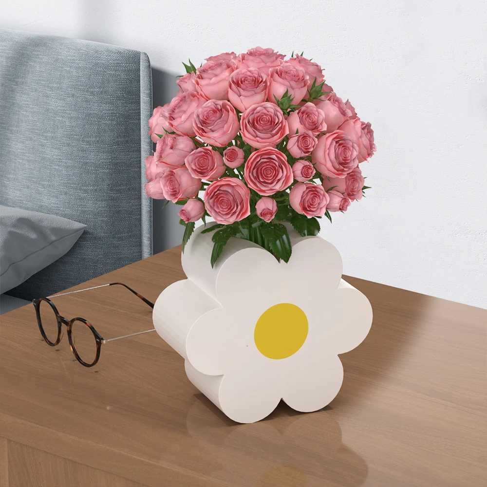 The small-flowered vase is durable and not easy to break making it suitable for various home Settings such as living rooms Y260314