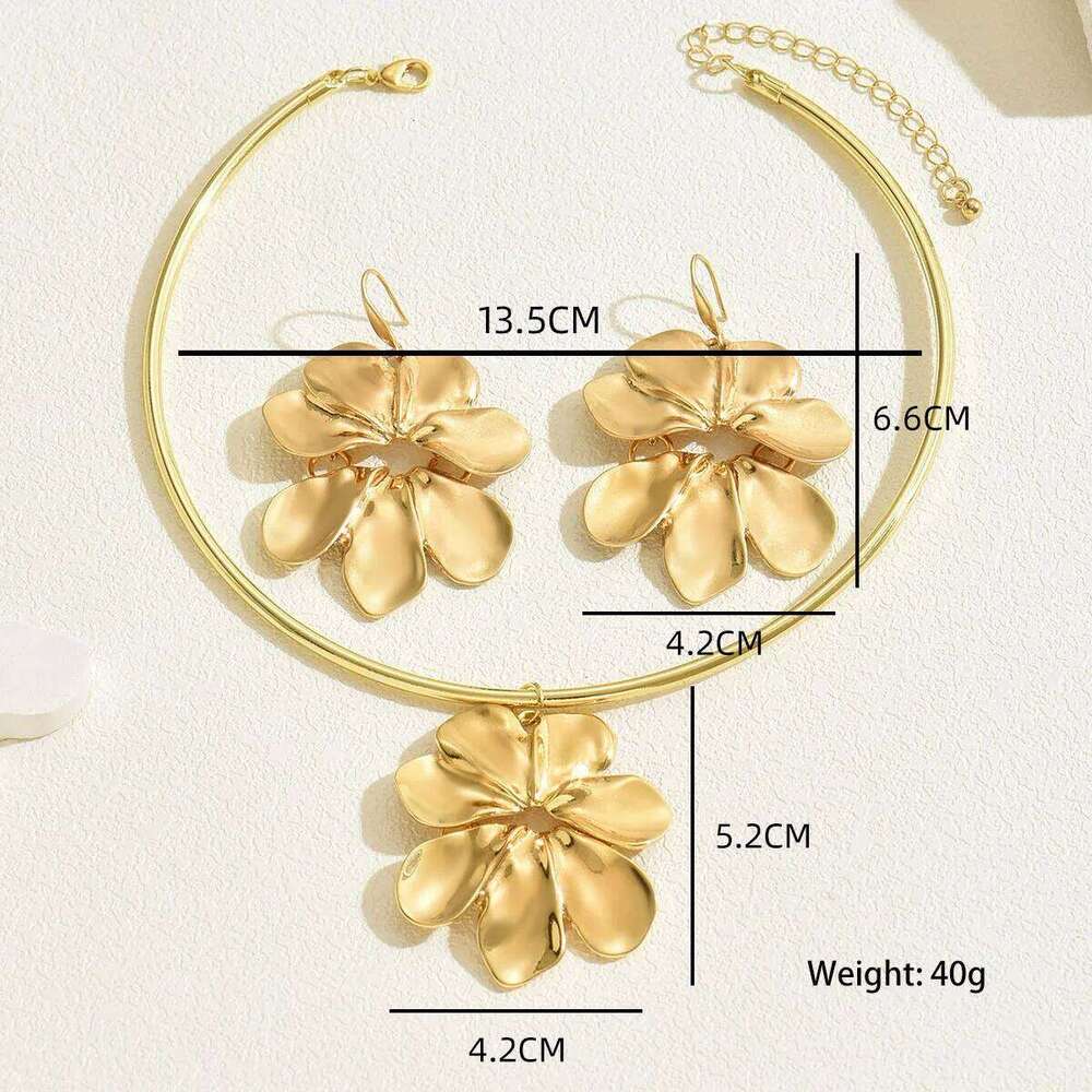 European & American Big Petal Pattern Pendant Necklace Earrings for Women New Trend Metal Circle Choker Jewelry Set Party Gift Z260313