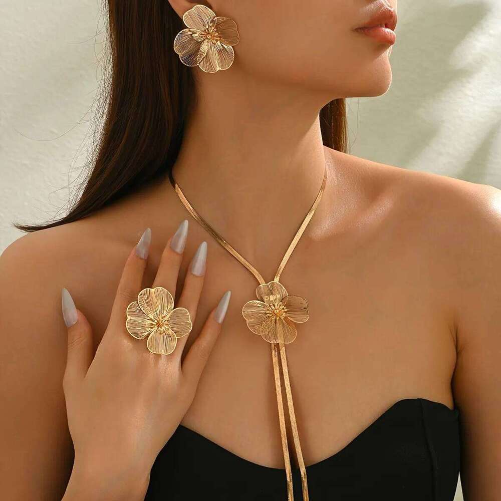 Elegant Women's Flower Jewelry Set Retro Botanical Style Textured Petal Design 3-Piece Accessory with Necklace Earrings And Ring Z260313