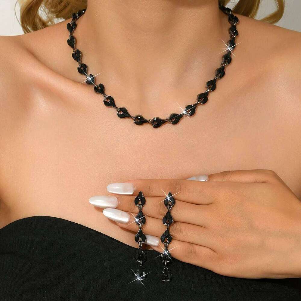 Cross border new hot selling Korean style fashionable earrings, necklace, bracelet set, bride's wedding dress, dinner party Z260313