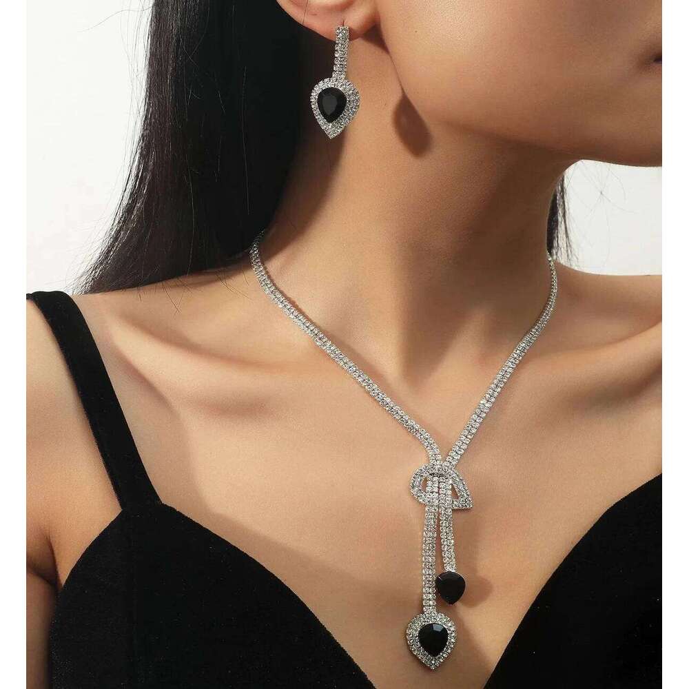 Women's fashionable trendy design, water droplet fringe set, light luxury style, shiny and sparkling jewelry Z260313