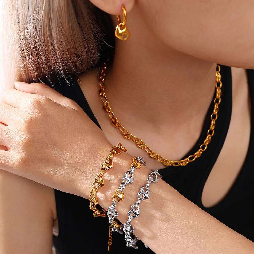 4pcs Elegant Vintage Jewelry Set for Women Heart Hollow Out Necklace Luxury Golden Choker Bridal Wedding Earrings Party Z260313