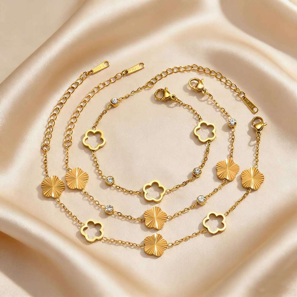 Luxury Clover Five Leaf Flower Charms Bracelet Gold Plated Stainless Steel Fashion Bracelets for Women Romantic Fine Jewelry Z260313