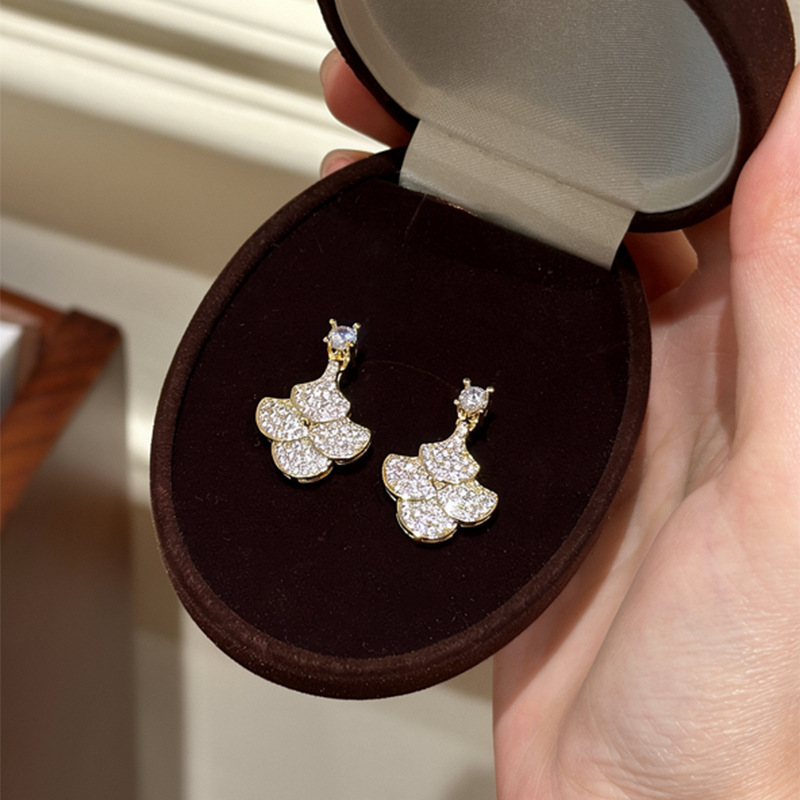 Full zircon fan-shaped pendant earrings for women, autumn and winter tassel earrings, unique niche light luxury with a high-end feel, 2026 new hot-sel - view 6