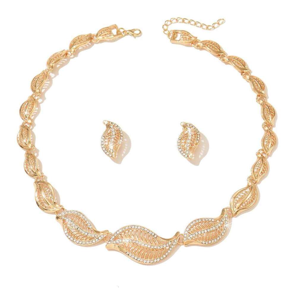 Gentle French style simple and atmospheric sparkling necklace earrings two-piece set with a hundred matching accessories Z260313