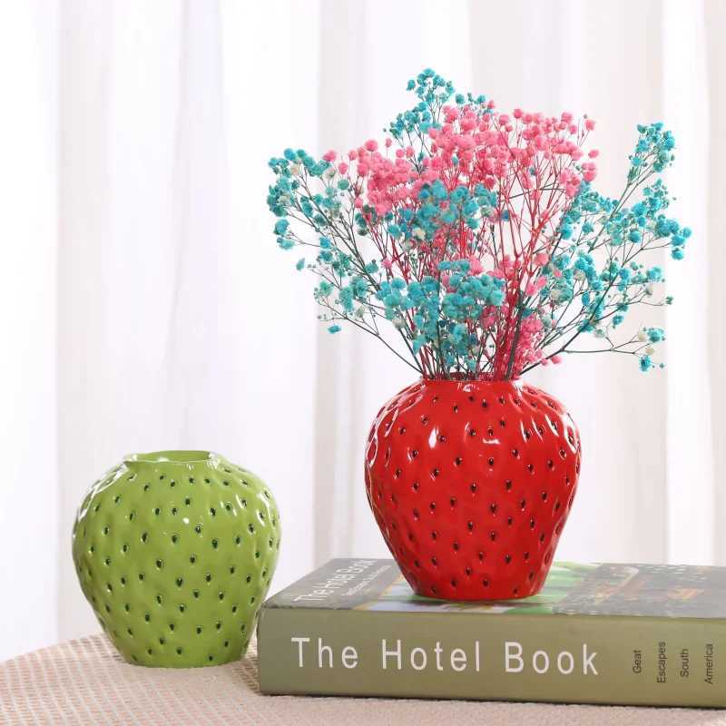 Cute strawberry vase resin vase room flower arrangement accessories fruit pot flower pot home decoration accessories Y260314