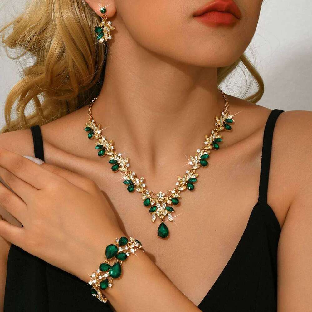 A 4-piece set of fashionable exquisite alloy diamond-encrusted, green crystal pendant, necklace, earrings and bracelet, ladi Z260313
