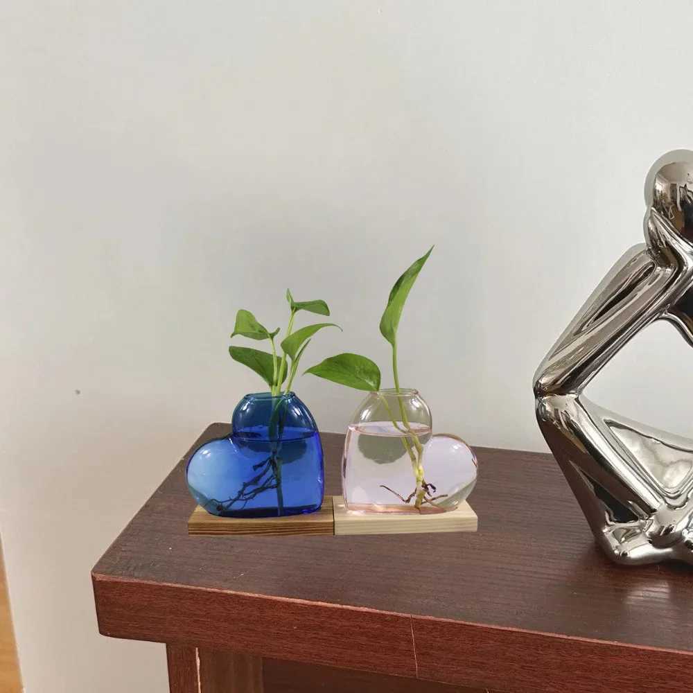 Colorful Love Shaped Glass Vase with Wooden Hydroponic Flower Plants Vase Desktop Ornament Living Room Office Decoration Y260314