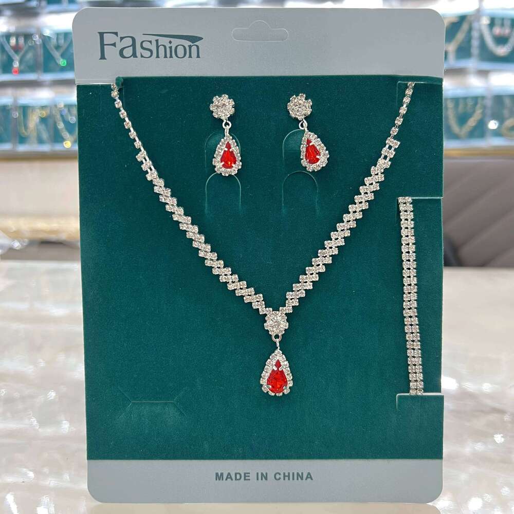 4-piece fashionable women's set with claw chains, rhinestones, necklaces, earrings, bracelets, gorgeous jewelry accessor Z260313