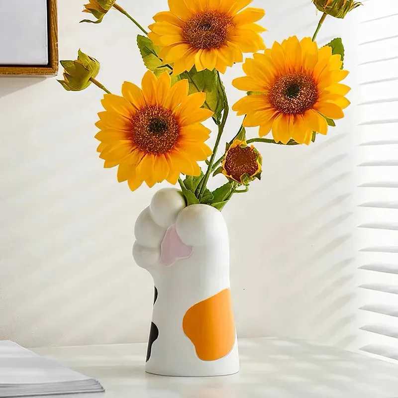 Cats Paw Resin Vase Ceramic Flower Pot Suitable for Desktop Flower Arrangement Pen Holder Makeup Brush Storage Y260314