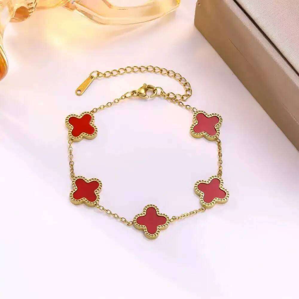 Fashionable and Elegant 18K Gold-Plated Stainless Steel Four-Leaf Clover Bracelet with Mother-of-Pearl Single-Sided Design Z260313