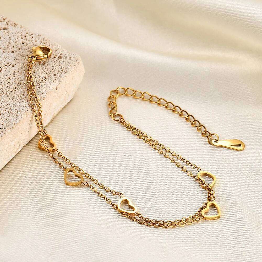 A fashionable classic stainless steel 18K gold bracelet with a hollowed-out heart-shaped chain and layered adjustment Z260313