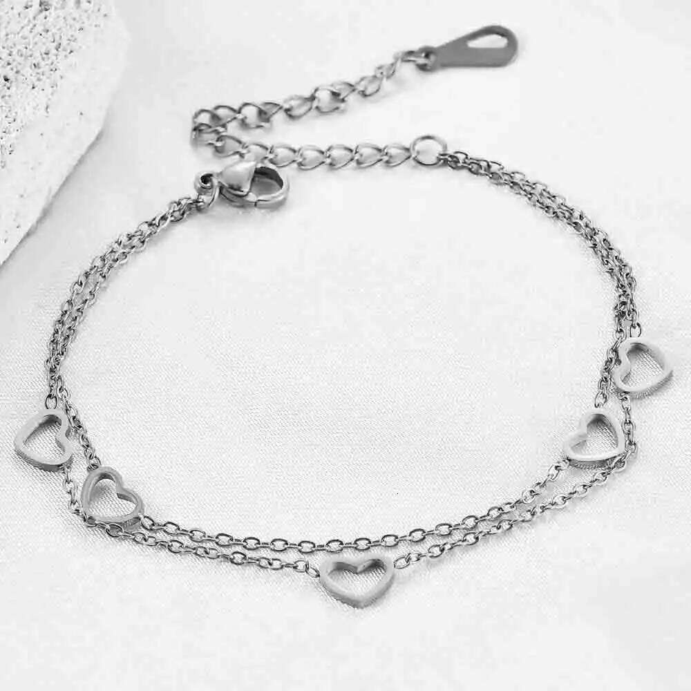 A fashionable classic stainless steel 18K gold bracelet with a hollowed-out heart-shaped chain and layered adjustment Z260313