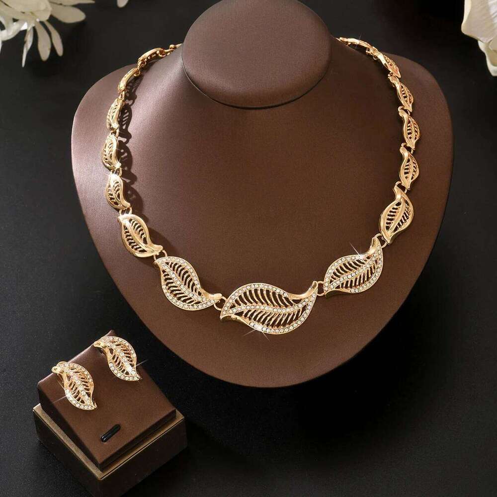 Gentle French style simple and atmospheric sparkling necklace earrings two-piece set with a hundred matching accessories Z260313