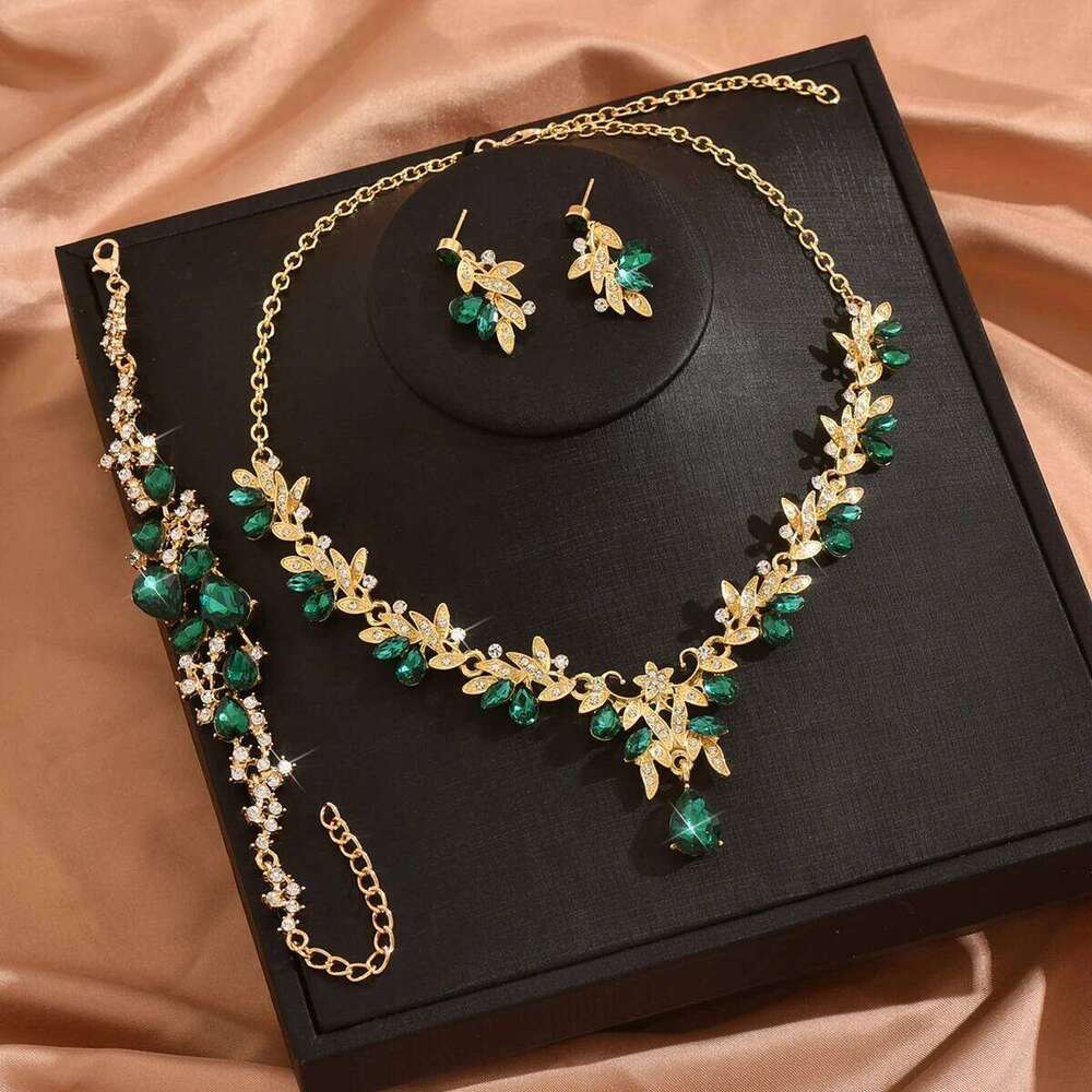 A 4-piece set of fashionable exquisite alloy diamond-encrusted, green crystal pendant, necklace, earrings and bracelet, ladi Z260313