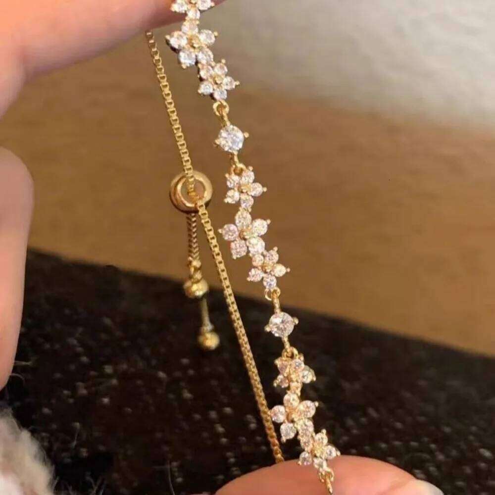 Exquisite Luxury Shining Micro-inlaid Zircon Cherry Blossoms Flower-shaped Adjustable Pull Bracelet for Women Sweet Jewelry Gift Z260313