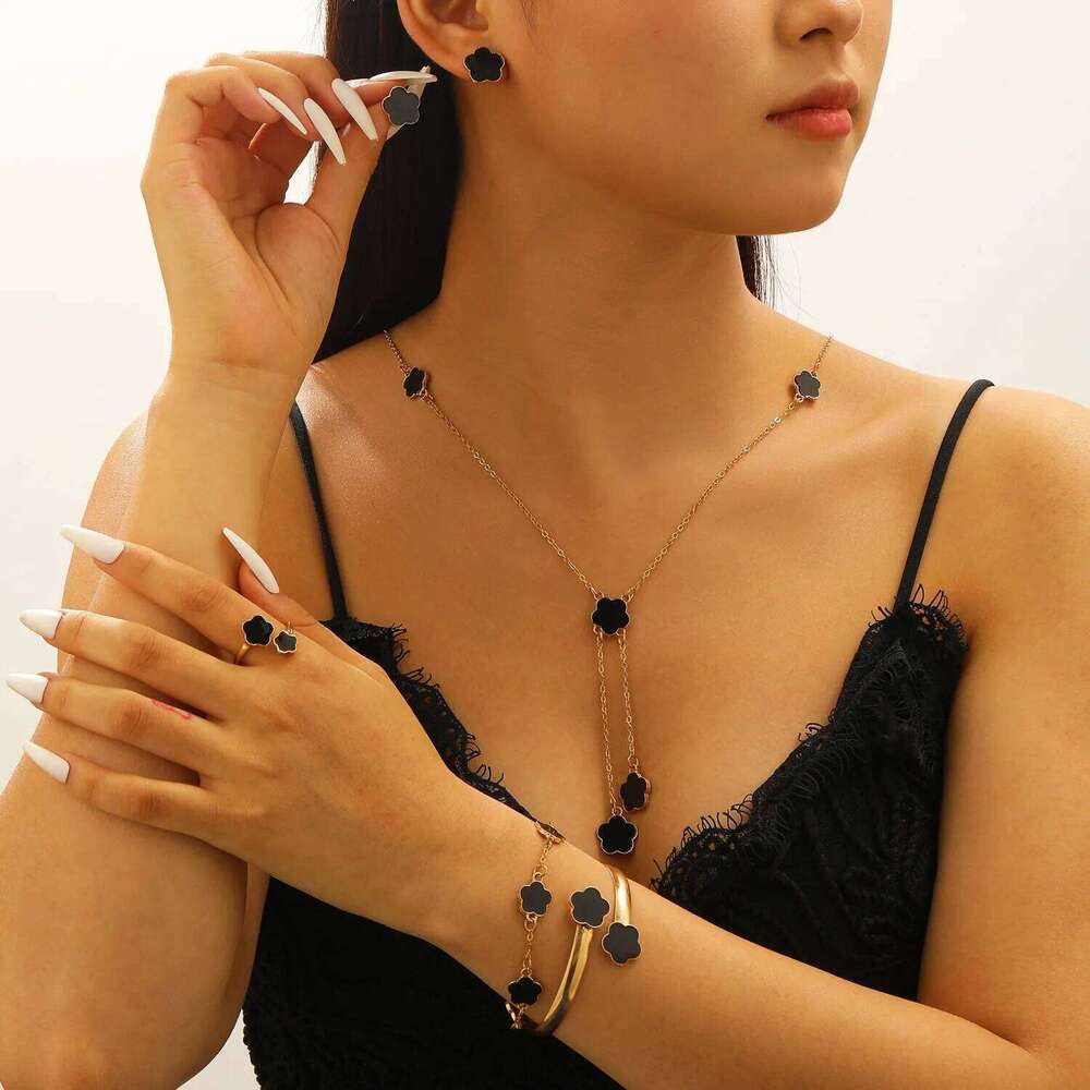 Exquisite Five Leaf Flower Necklace Earrings Bracelet Ring Set for Women Simple Elegant Plum Blossom Jewelry Party Luxury Gifts Z260313