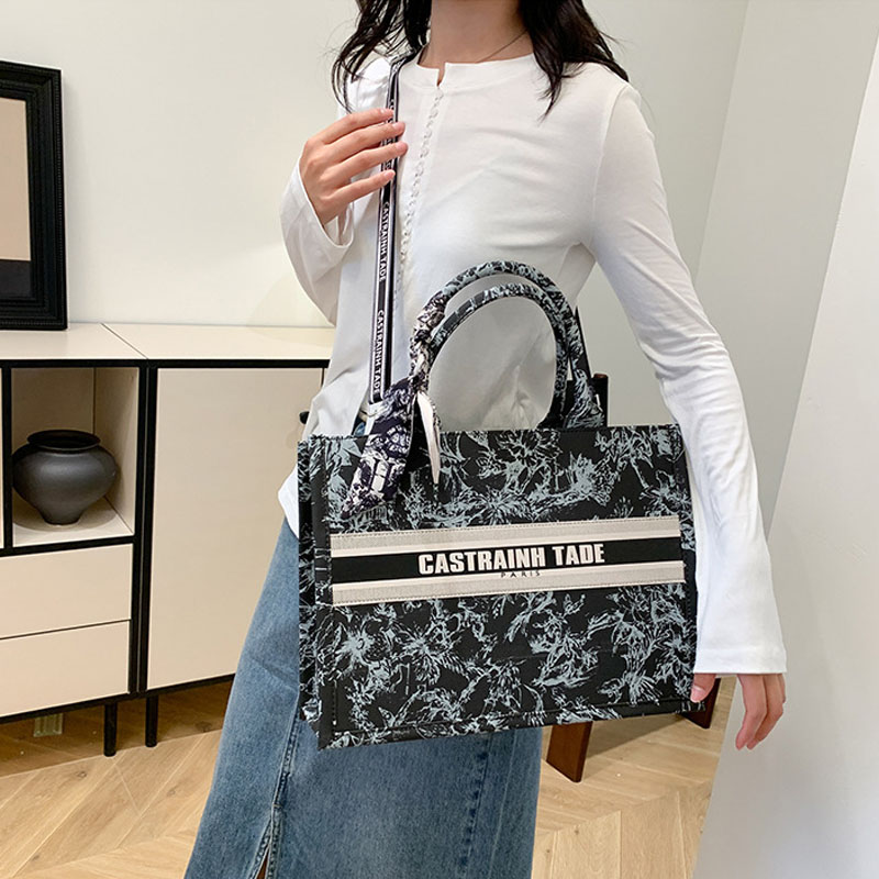 Luxury Flower Pattern Tote Bag For Women Large Capacity Elegant Commute Handbag Mother Bag