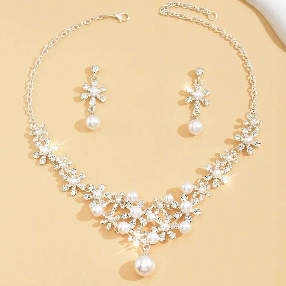 Elegant Rhinestone Jewelry Set Sparkling Vintage Pearl Ears Korean Style Alloy Flower Necklace Party Z260313