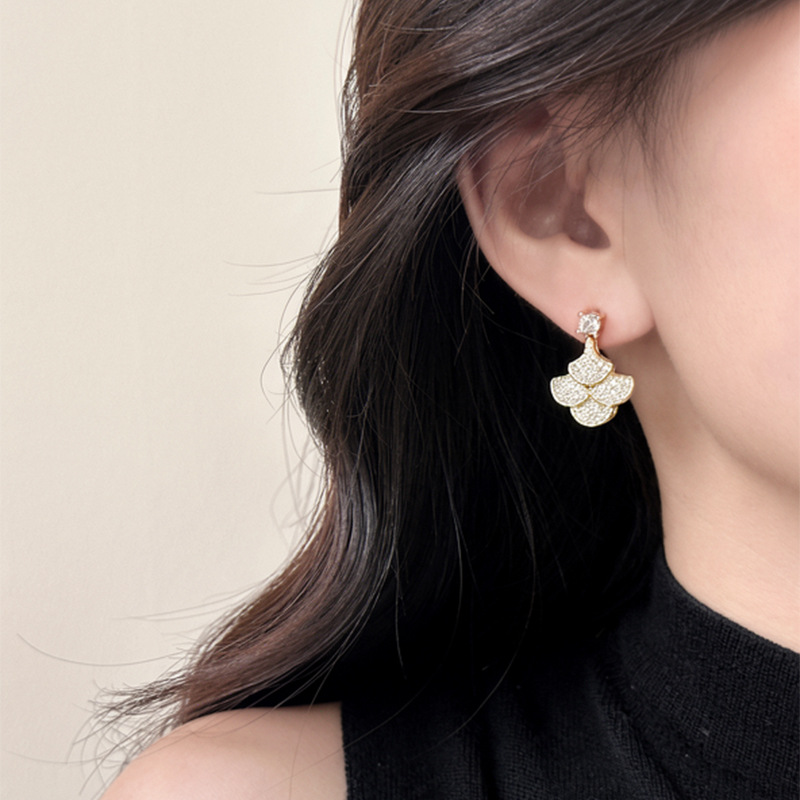 Full zircon fan-shaped pendant earrings for women, autumn and winter tassel earrings, unique niche light luxury with a high-end feel, 2026 new hot-sel - view 3