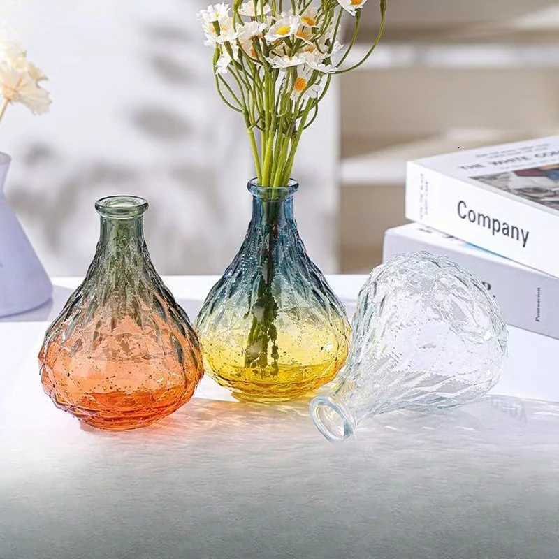 European Rhombus Glass Small Vase Home Decoration Wedding Decoration Relief Glass Small Vase Tabletop Ornament Y260314