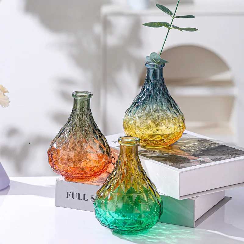 European Rhombus Glass Small Vase Home Decoration Wedding Decoration Relief Glass Small Vase Tabletop Ornament Y260314