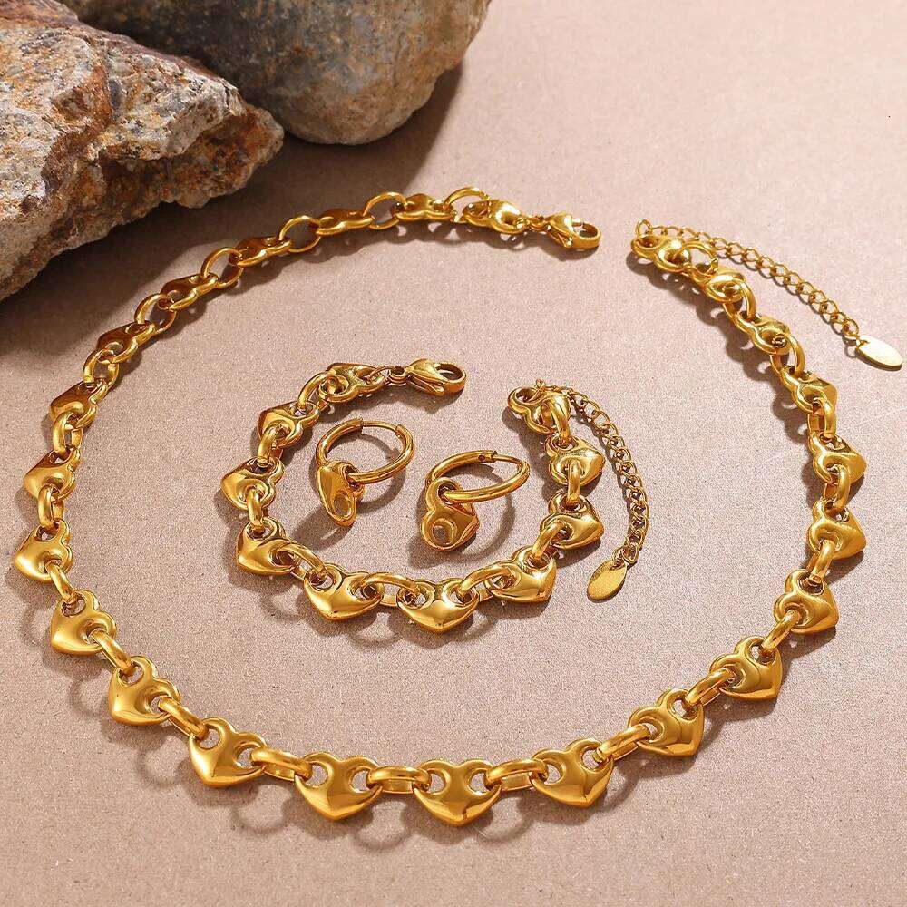 4pcs Elegant Vintage Jewelry Set for Women Heart Hollow Out Necklace Luxury Golden Choker Bridal Wedding Earrings Party Z260313