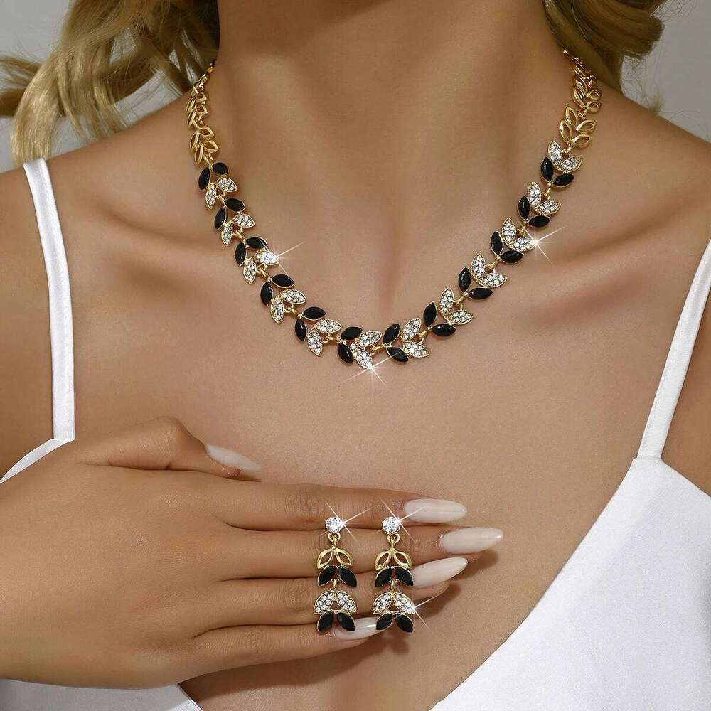 Korean version new personalized design, light high-end versatile temperament alloy set, women's luxury earrings necklace Z260313