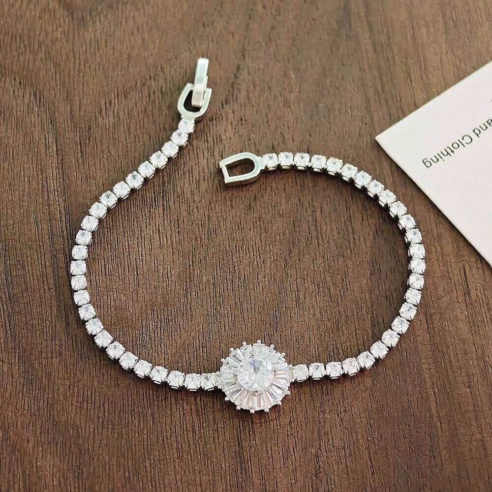 Light Luxury Exquisite Retro Silver Shiny Hollow Out Versatile Women's Anniversary Banquet Jewelry Free Shipping Items S8423 Z260313
