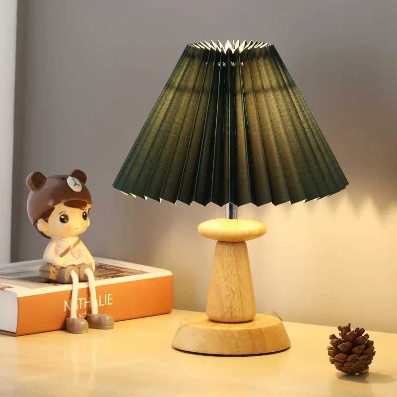 Nordic Retro Ceramic Desk Lamp Pleated Bedside Lamp Imitating Wood Grain Ins Decorative Atmosphere Small Night Light Y260314