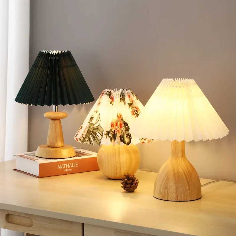 Nordic Retro Ceramic Desk Lamp Pleated Bedside Lamp Imitating Wood Grain Ins Decorative Atmosphere Small Night Light Y260314