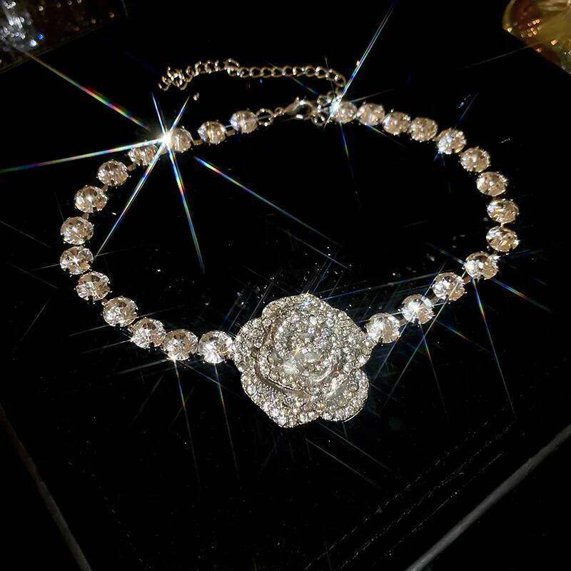 Inlaid Rhinestone Flower Tassel Earrings Necklace for Women Fashion Clavicle Chain New Light Luxury Sparkle Jewelry Z260313
