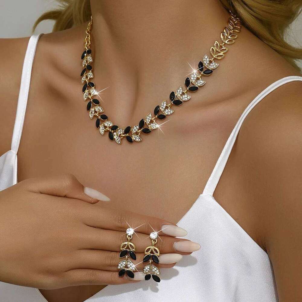 Korean version new personalized design, light high-end versatile temperament alloy set, women's luxury earrings necklace Z260313