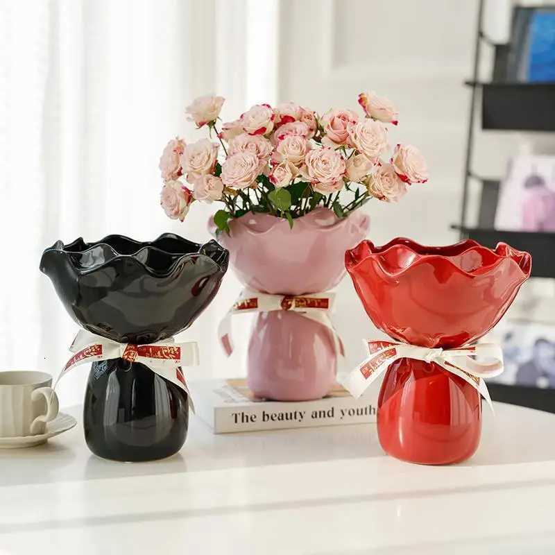 Rose Flower Shaped Ceramic Vase Exquisite Desk Decoration Vase for Floral Bouquet Wedding Gift Small Vase with Ribbon Y260314